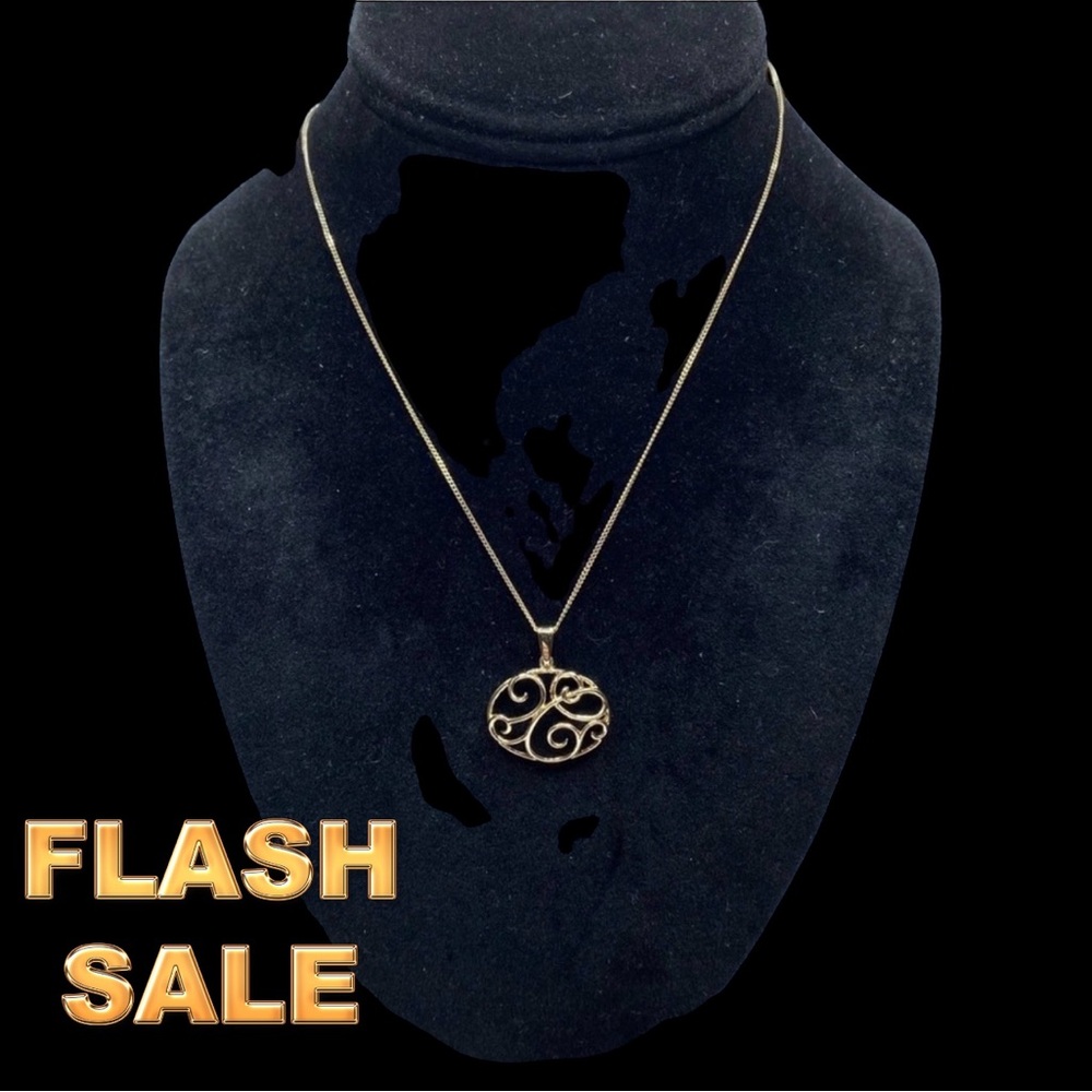Elegant vintage Gold Pendant Necklace